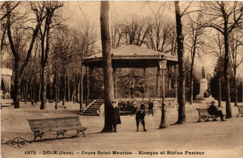 Carte postale ancienne Dole Cours Saint-Maurice - Kiosque et Statue Pasteur à Dole