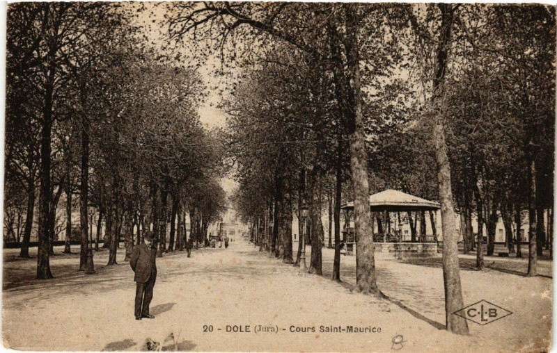 Carte postale ancienne Dole Cours Saint-Maurice à Dole