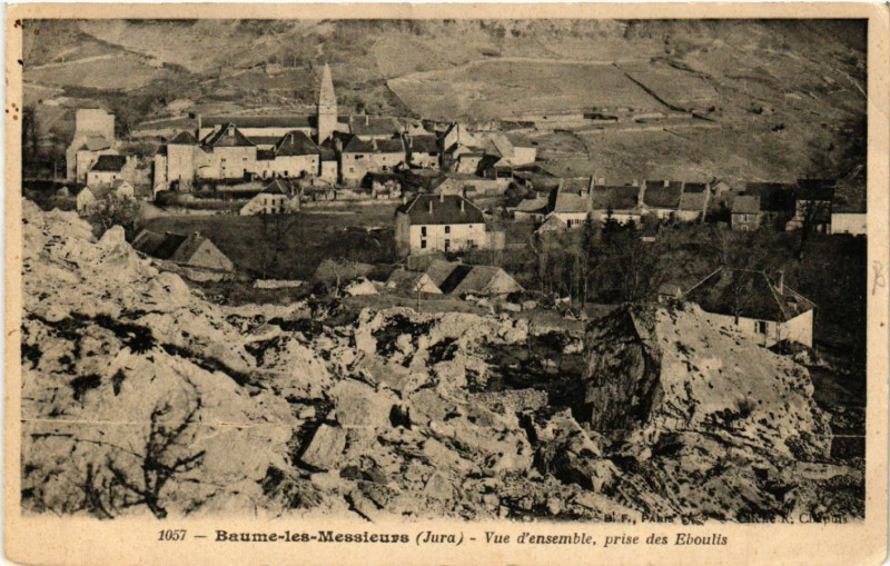 Carte postale ancienne Baume les Messieurs Vue d'ensemble à Baume-les-Messieurs