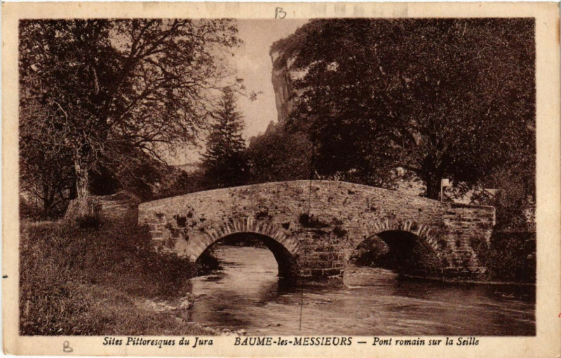 Carte postale ancienne Baume les Messieurs Pont Romain sur la Seille à Romain