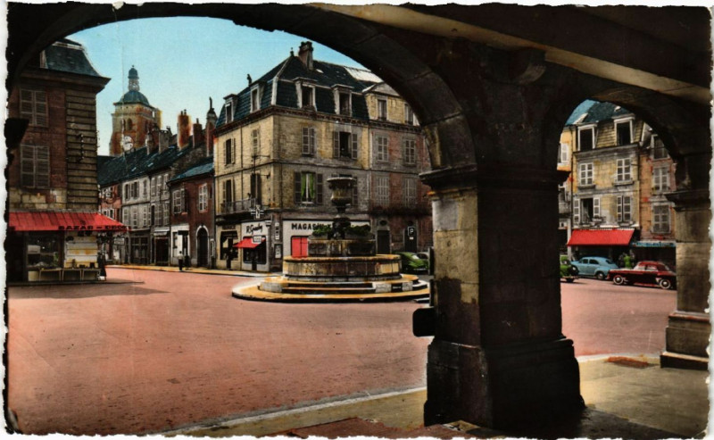 Carte postale ancienne Arbois Place de la Liberte à Arbois