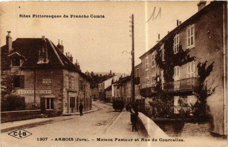 Carte postale ancienne Arbois Maison pasteur et Rue de Courcelles à Arbois