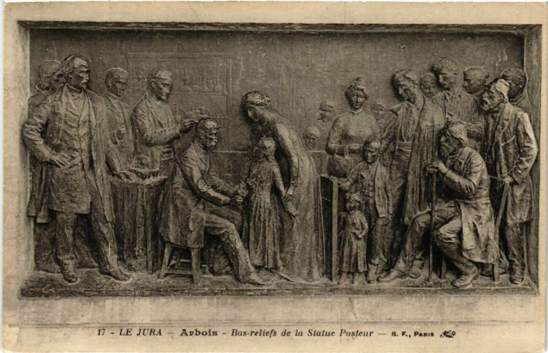 Carte postale ancienne Arbois Bas reliefs de la Statue Pasteur à Arbois