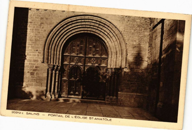 Carte postale ancienne Salins-Portail de l'Eglise Saint-Anatole