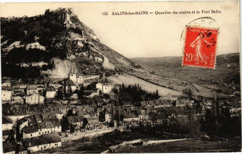 Carte postale ancienne Salins-les-Bains-Quartier du centre et le Fort Belin à Salins-les-Bains