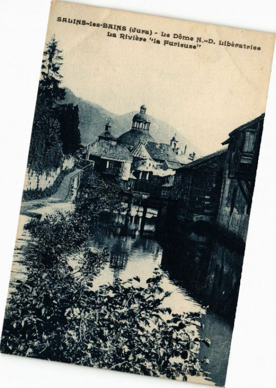 Carte postale ancienne Salins-les-Bains-Le Dome N.-D. Liberatriée-La Riviere à Salins-les-Bains