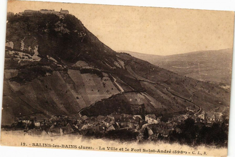 Carte postale ancienne Salins-les-Bains-La Ville et le Fort Saint-Andre à Salins-les-Bains