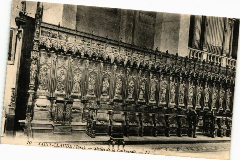Carte postale ancienne Saint-Claude-Stalles de la Cathédrale à Saint-Claude