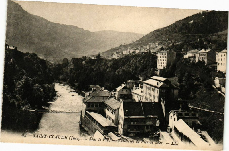 Carte postale ancienne Saint-Claude-Sous le Pre-Tailleries de Pierres Fines à Saint-Claude