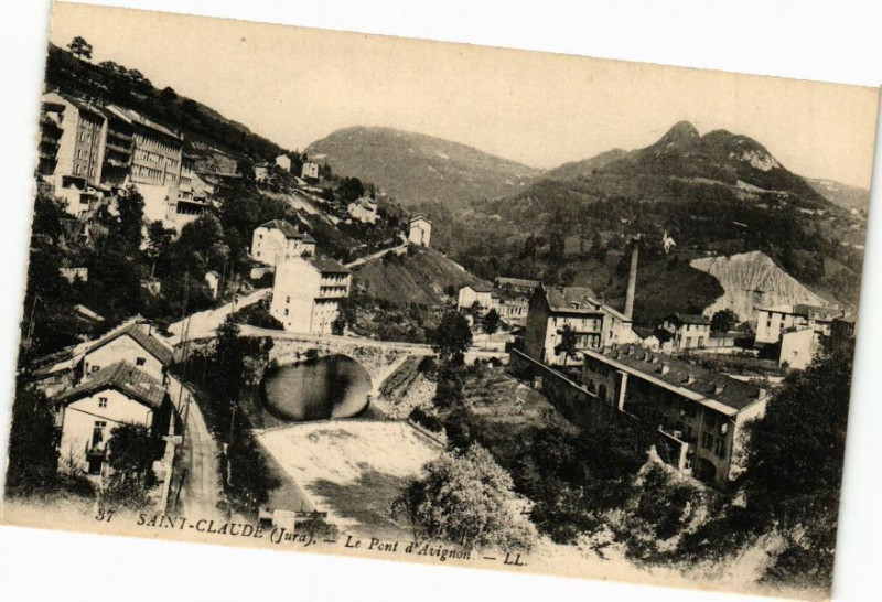 Carte postale ancienne Saint-Claude-Le Pont d'Avignon à Saint-Claude