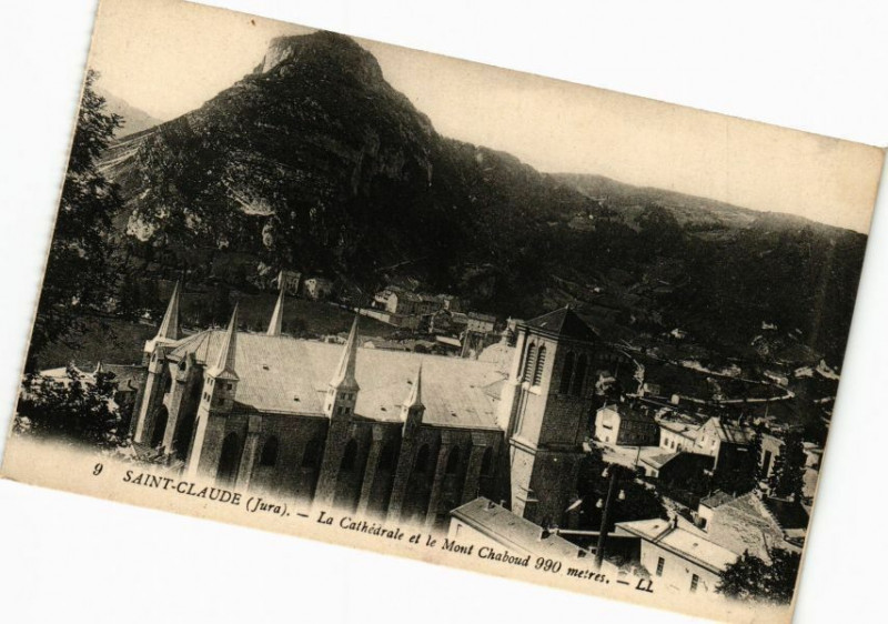 Carte postale ancienne Saint-Claude-La Cathédrale et le Mont Chaboud 990metres à Saint-Claude