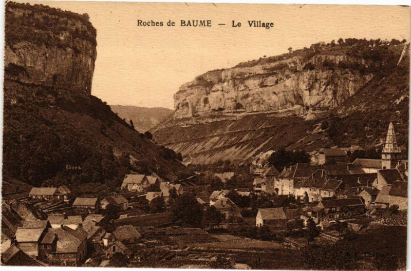 Carte postale ancienne Baume les Messieurs Roches de Baume , Le Village à Baume-les-Messieurs