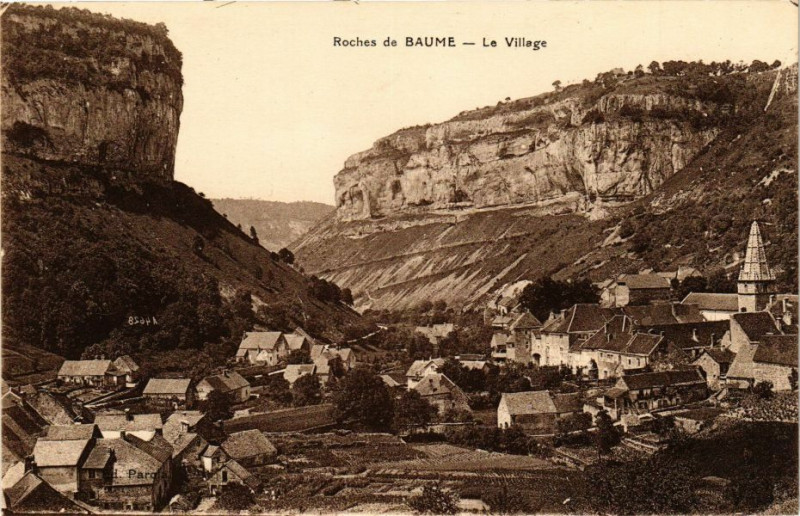 Carte postale ancienne Baume les Messieurs Roches de Baume , Le Village à Baume-les-Messieurs