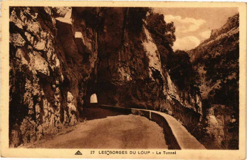 Carte postale ancienne Les Gorges du Loup-Le Tunnel