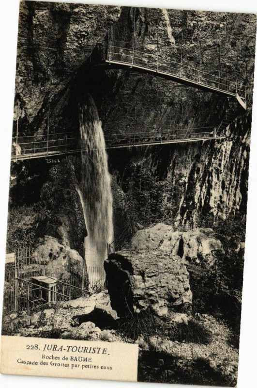 Carte postale ancienne Jura-TouriSainte-Roches de Baume-Cascade des Grottes par petites eaux à Our