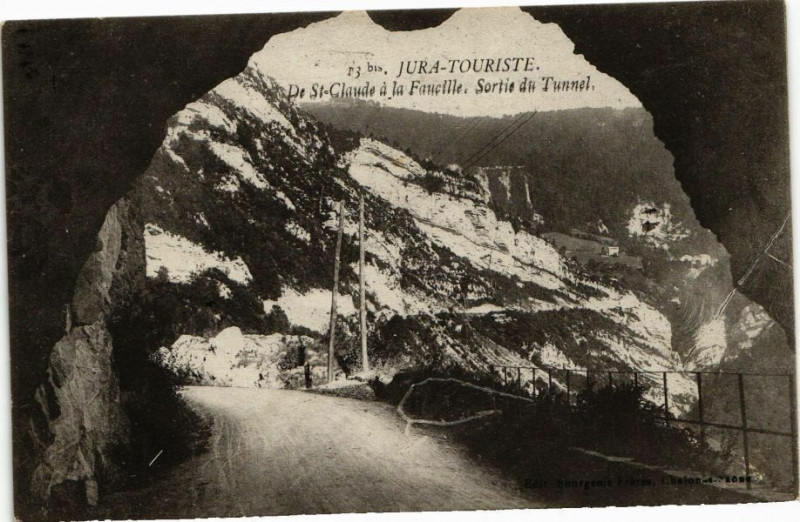 Carte postale ancienne Jura-TouriSainte-de Saint-Claude a la Faucille. Sortie du Tunnel à Saint-Claude