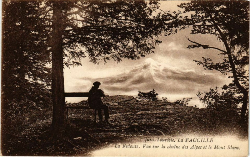 Carte postale ancienne Jura Touriste-La Faucille-La Redoute. Vue sur la chaine des Alpes à Our