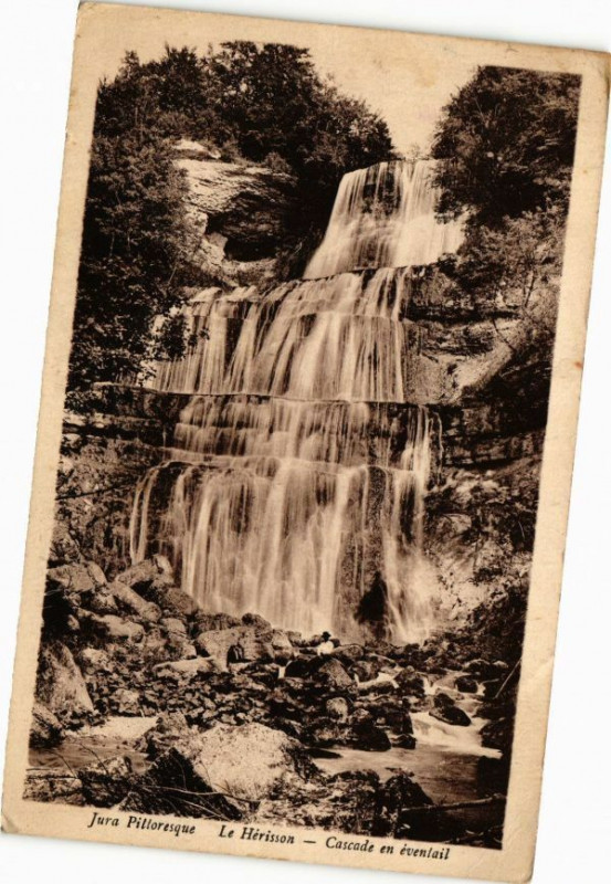 Carte postale ancienne Jura Pittoresque-Le Herisson-Cascade en eventail