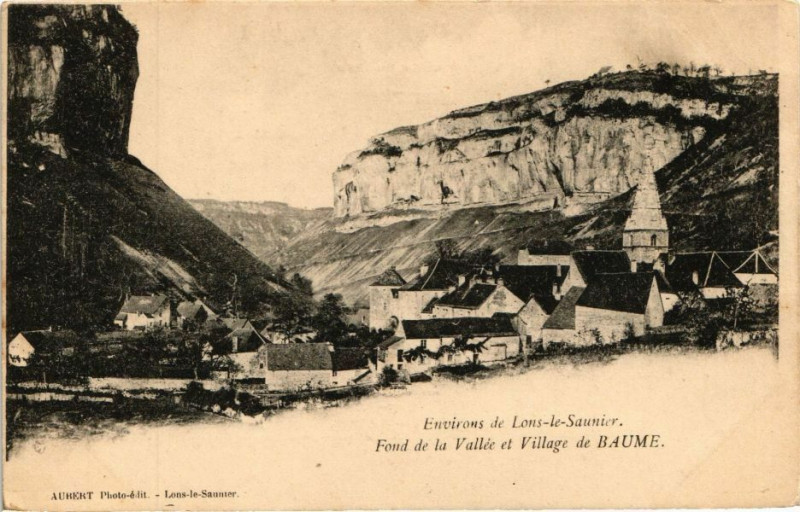 Carte postale ancienne Env. de Lons-le-Saunier-Fond de la Vallée et Village de Baume à Lons-le-Saunier