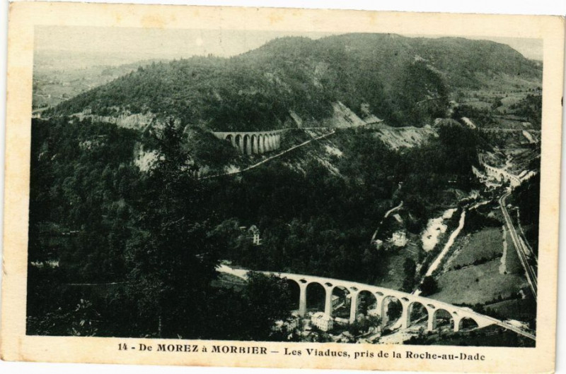 Carte postale ancienne De Morez a Morbier-Les Viaducs pris de la Roche-au-Dade à Morbier