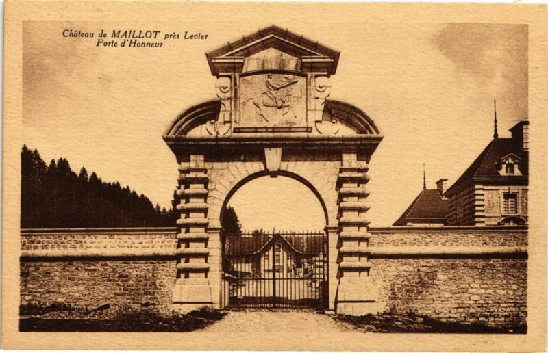 Carte postale ancienne Chateau de Maillot Pres Levier-Porte d'Honneur