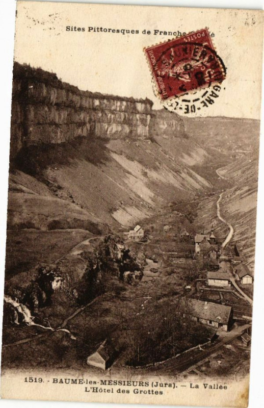 Carte postale ancienne Baume-les-Messieurs-La Vallée L'Hotel des Grottes à Baume-les-Messieurs