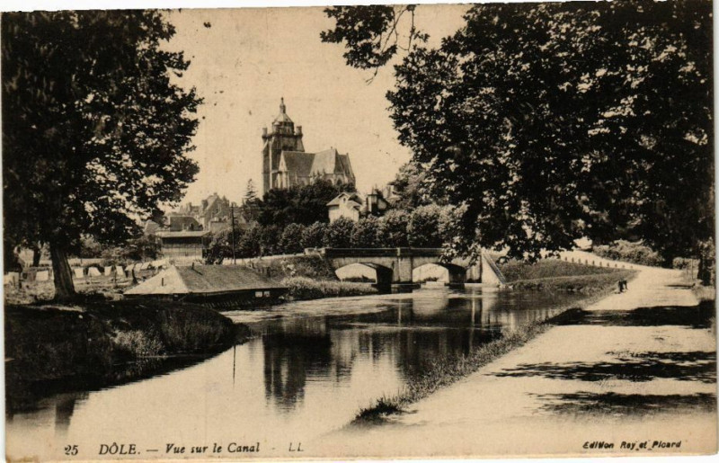 Carte postale ancienne Dole-Vue sur le Canal à Dole