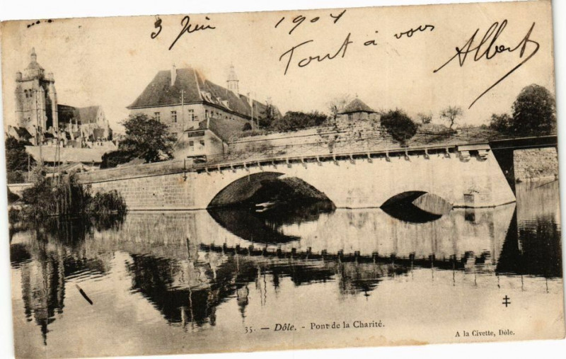 Carte postale ancienne Dole-Pont de la Charite à Dole