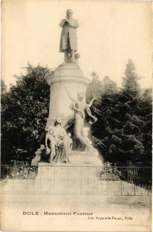Carte postale ancienne Dole-Monument Pasteur à Dole