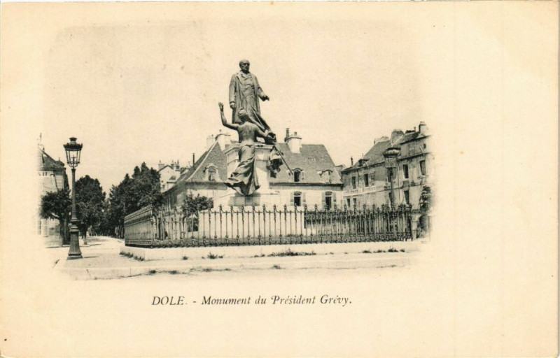 Carte postale ancienne Dole-Monument du PRESident Grevy à Dole