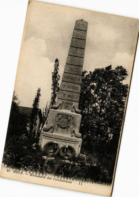 Carte postale ancienne Dole-Monument des Combattants à Dole