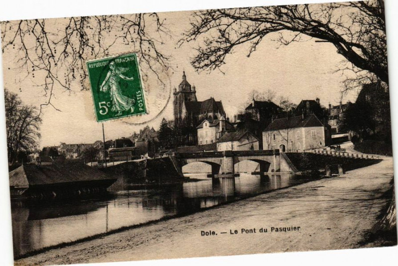 Carte postale ancienne Dole-Le Pont du Pasquier à Dole