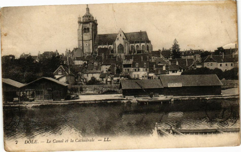 Carte postale ancienne Dole-Le Canal et la Cathédrale à Dole