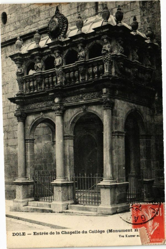 Carte postale ancienne Dole-Entrée de la Chapelle du College à Dole