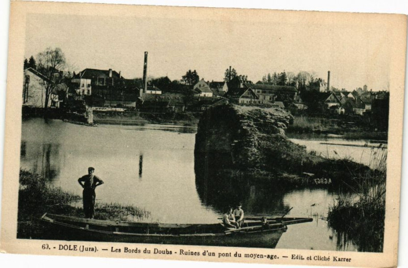 Carte postale ancienne Dole -Les Bords du Doubs-Ruines d'un pont du moyen-age à Dole