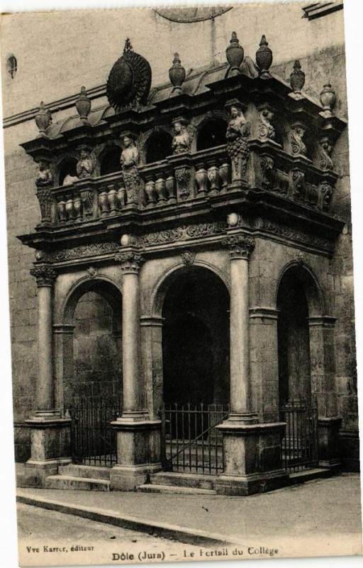 Carte postale ancienne Dole -Le Portail du College à Dole