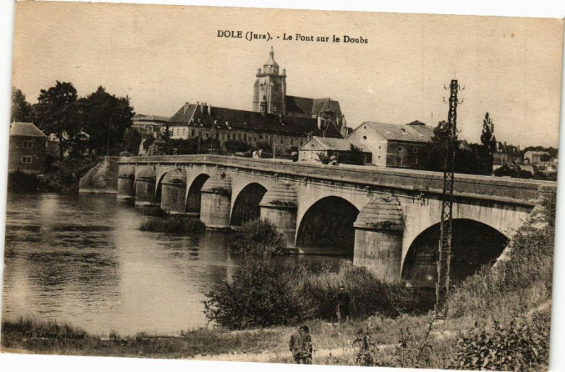 Carte postale ancienne Dole -Le Pont sur le Doubs à Dole