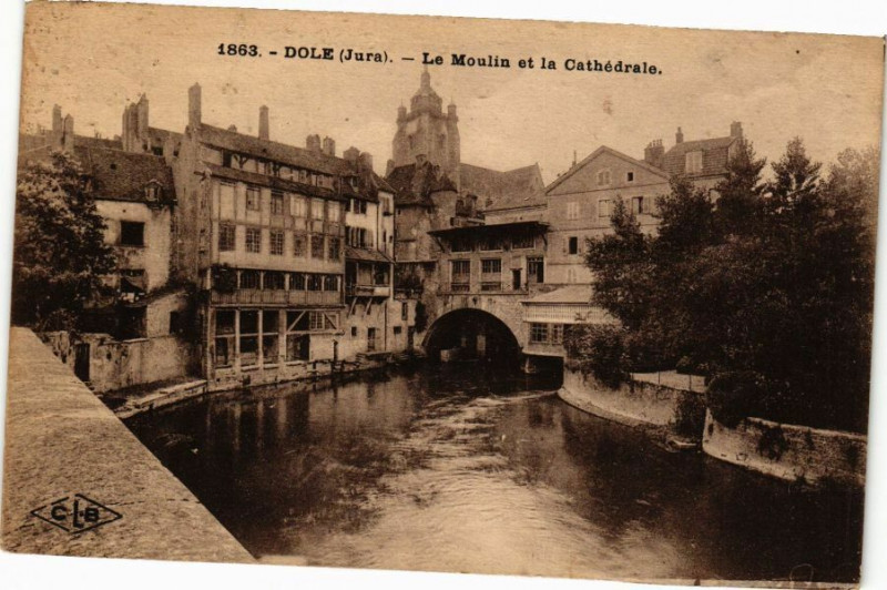 Carte postale ancienne Dole -Le Moulin et la Cathédrale à Dole
