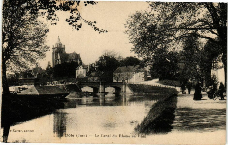 Carte postale ancienne Dole -Le Canal du Rhone au Rhin à Dole