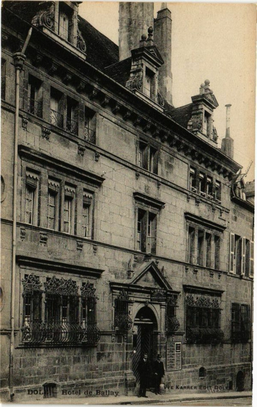 Carte postale ancienne Dole -Hotel de Ballay à Dole