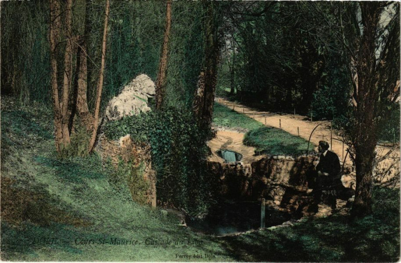 Carte postale ancienne Dole -Cours Saint-Maurice. Cascade à Dole
