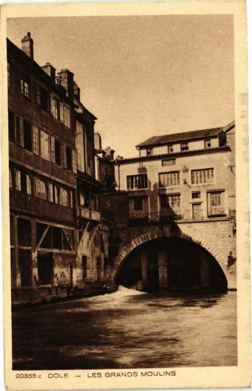 Carte postale ancienne Dole - Les Grands MOULINs à Dole