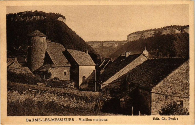 Carte postale ancienne Baume-Les-Messieurs-Vieilles maisons à Baume-les-Messieurs