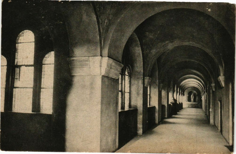 Carte postale ancienne Clairvaux-de-Jura - Abbaye - le cloitre