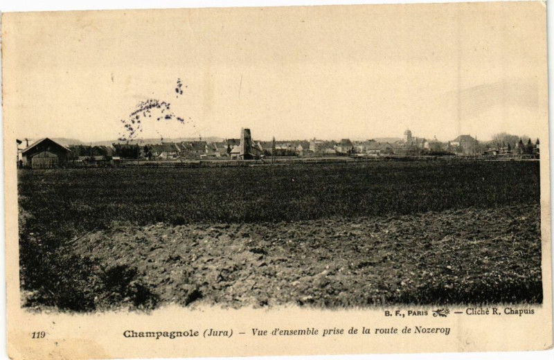 Carte postale ancienne Champagnole - Vue d'ensemble prise de la route de Nozeroy à Champagnole