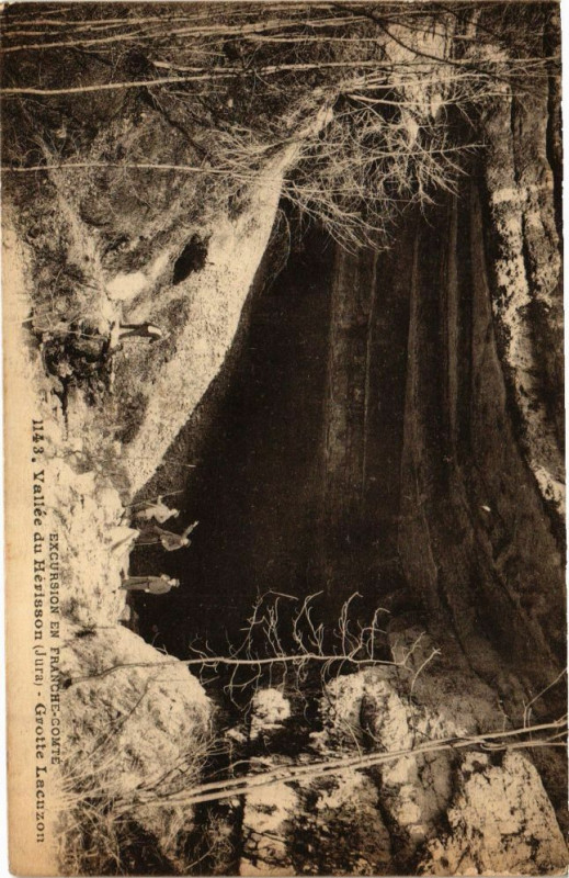 Carte postale ancienne Vallée du Herisson - Grotte Lacuzon
