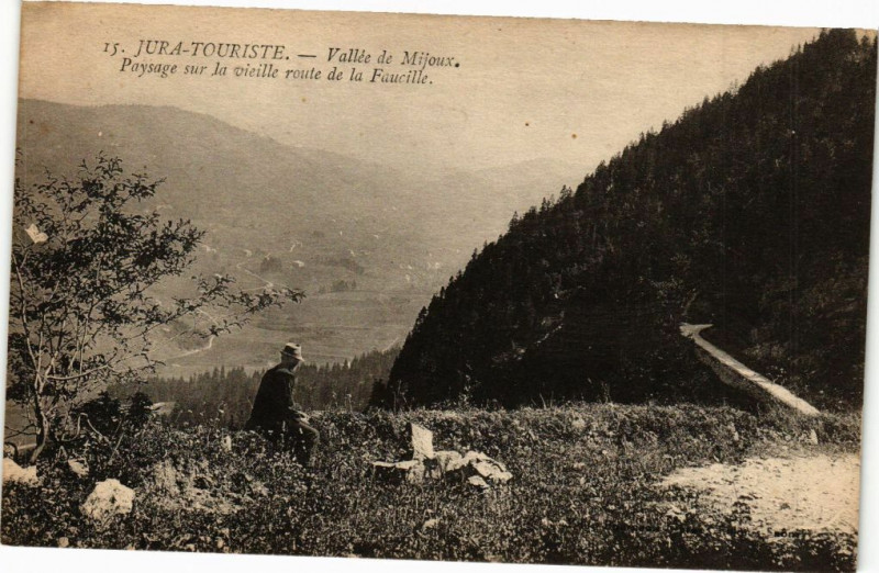 Carte postale ancienne Vallée de Mijoux - Paysage sur la vieille route de la Faucille