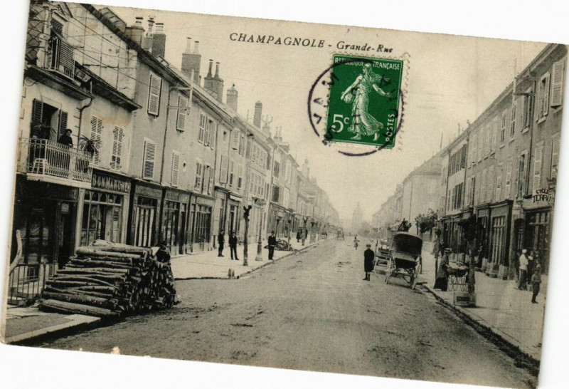 Carte postale ancienne Champagnole - Grande Rue à Champagnole