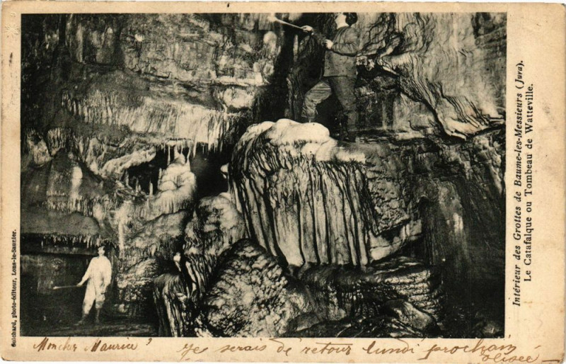 Carte postale ancienne Grotte de Baume-les-Messieurs - Le Catafalque à Baume-les-Messieurs