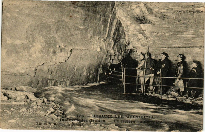 Carte postale ancienne Baume-les-Messieurs Interieur des Grottes - Riviere souterraine à Baume-les-Messieurs